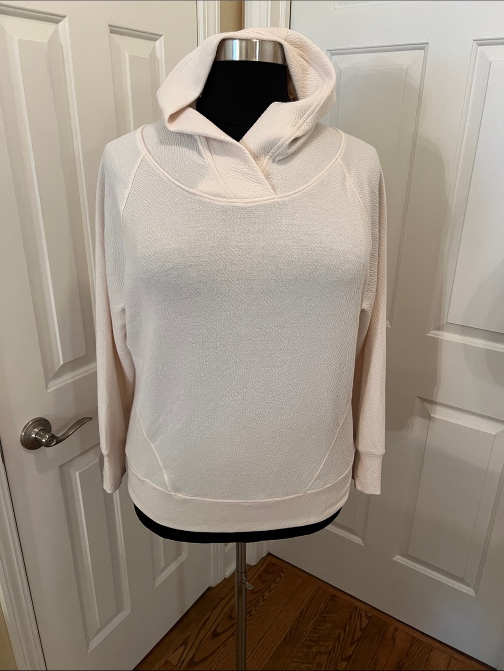 Women’s XL Andrew Marc Cream Hooded Long-Sleeve Pullover NWT